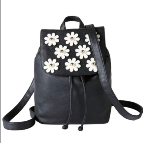 Bueno Handbags - Bueno Collection Daisy Back pack NEW